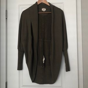 Aritzia Wilfred army green sweater size XS